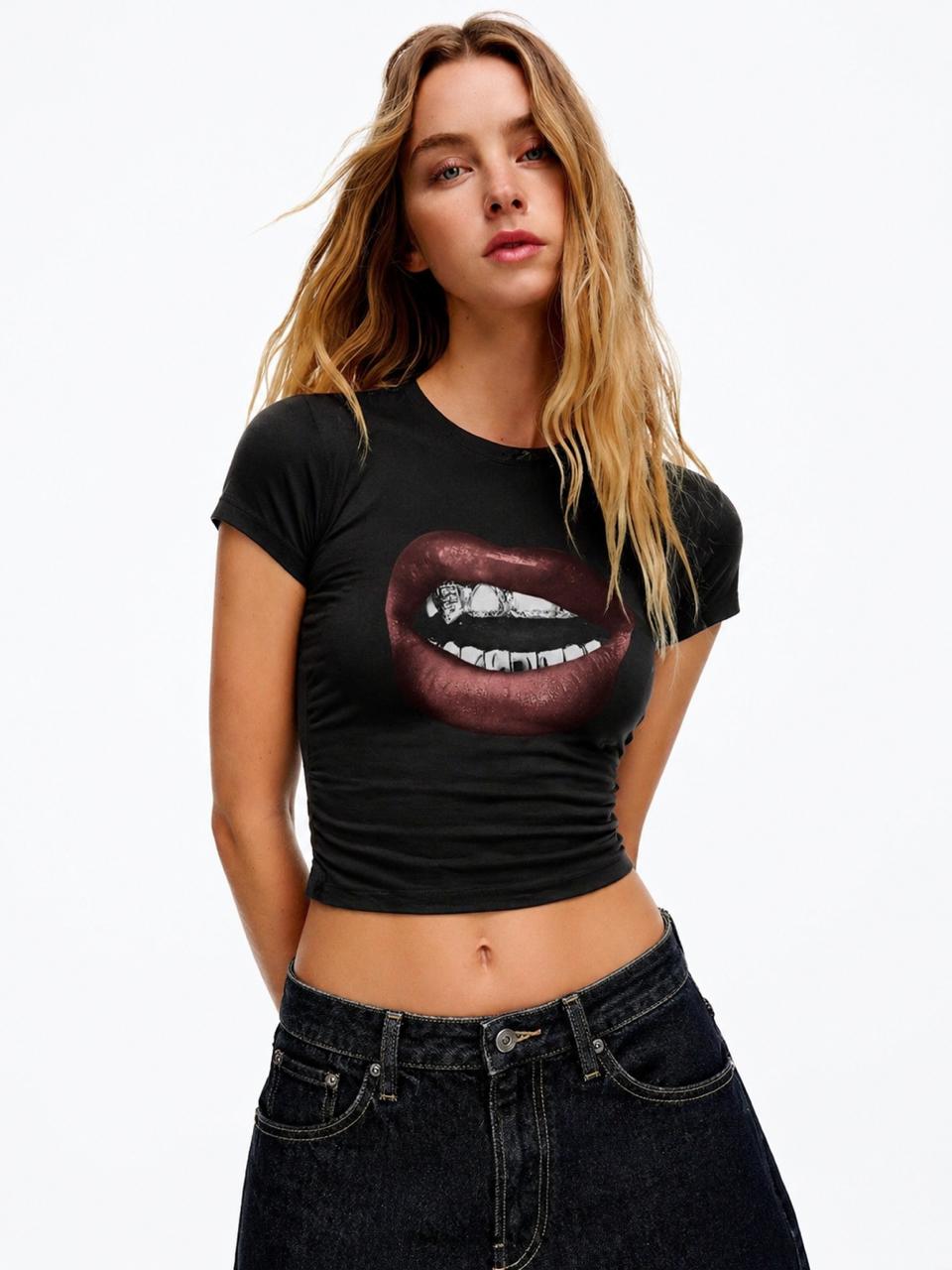 Rebel Lips Crop